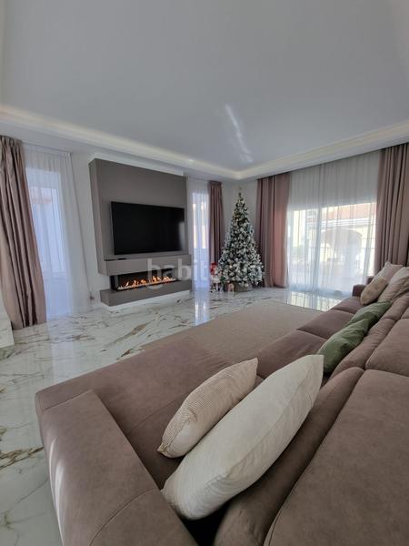 Foto 7a90f39d-8025-435b-b1a3-bc570cf88af4. Chalet en calle orfebres 44 villa ubicada en las mejores zonas con suelos de marmol, 5 habitaciones, 5 baños, piscina. en Mijas