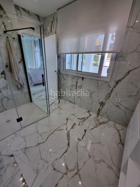 Foto 96f406e2-fe8f-43a8-a2ff-c535f5f45c8a. Chalet en calle orfebres 44 villa ubicada en las mejores zonas con suelos de marmol, 5 habitaciones, 5 baños, piscina. en Mijas