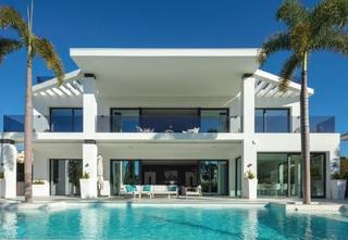 Chalet en Calle las aguilas 31b. Esta casa es una sorprendente obra maestra moderna a la venta en