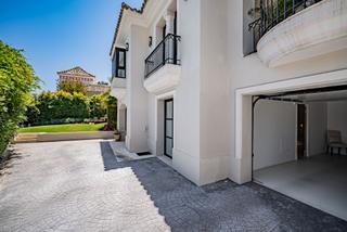 Casa a Avenida del prado 1. ¡exquisita villa enclavada en el corazón del valle del golf! un