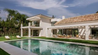 Chalet à Calle de la higuera. Espectacular villa de diseño fusión entre lo contemporaneo y lo