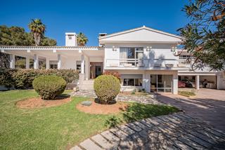 Maison à Lugar urbanizacion nueva alcantara 3v. Una propiedad encantadora en una zona residencial tranquila y pi