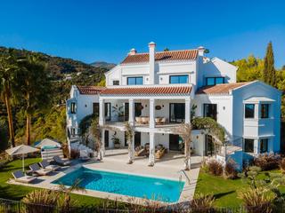 Casa en Lugar urbanizacion el madroñal 6. El mirador 1. una elegante mansión andaluza impregnada de interi