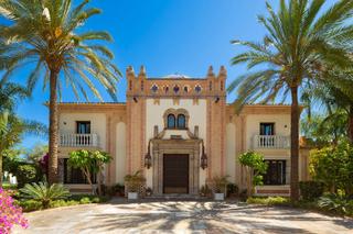Chalet à Urbanización marbella sierra blanca 181. Esta magnífica mansión está ubicada en una pequeña y prestigiosa