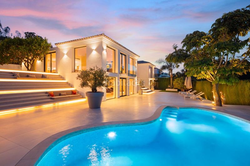 Foto bfa25bfb-a07d-4f6a-a01c-1b8619ff2735. Casa a calle irís 12 a Nueva Andalucía centro Marbella