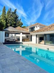 Xalet a Nueva Andalucía centro. Villa en venta en el corazón de nueva andalucía