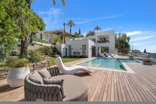 House in Río Real. Lujosa villa con vistas al mar y piscina