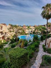Pis a Bel - Air. Espacioso piso en urbanización de estepona