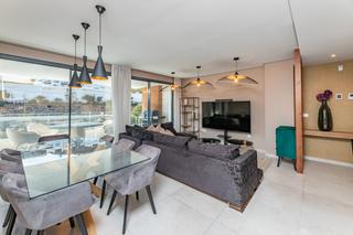 Piso en La Quinta. Precioso apartamento en urbanización moderna en benahavis