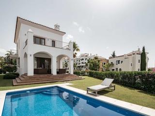 Lloguer Xalet  Avenida de la resina. Preciosa villa en venta en zona de selwo, esetpona