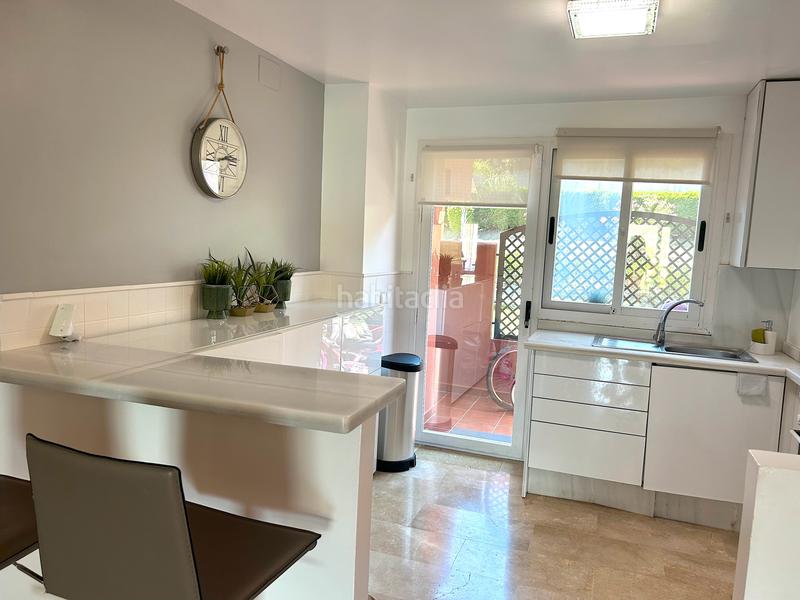 Foto 3d2b0b24-cbb4-43ae-af81-dc855af6d78f. Duplex avec parking piscine dans Buenas Noches Estepona