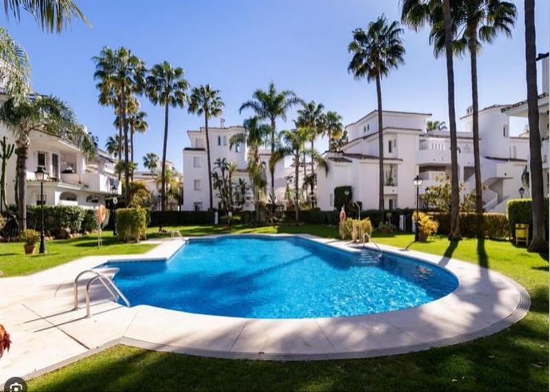 Foto 05ba52a5-35de-45aa-931d-ee84af4fee0d. Alquiler apartamento precioso apartamento en los naranjos en Marbella
