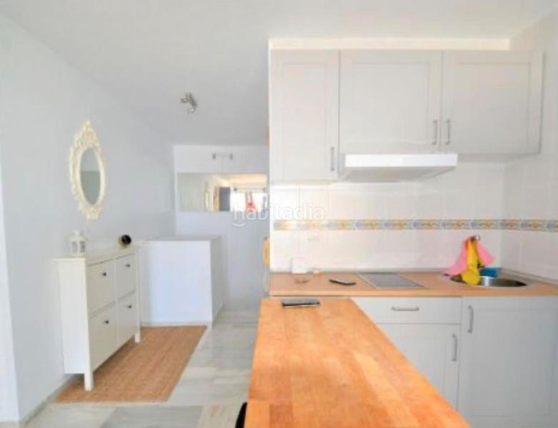 Foto 5277af71-6eec-4b7a-a494-2063117fcd94. Rent flat with parking pool in altos de Estepona Estepona
