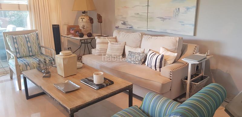 Foto d181e9c6-2241-48d1-992d-09dc32a3e076. Lloguer casa aparellada amb aparcament piscina a Marbella