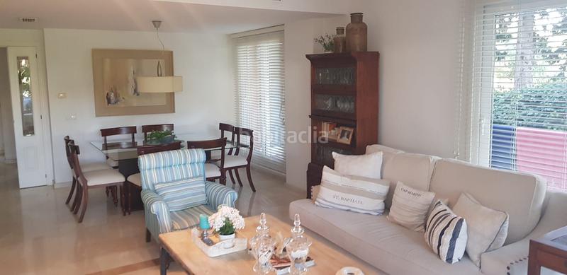 Foto 3e76f72b-b0fe-4aee-9b28-cb047ec507d3. Miete doppelhaus mit parking pool in Puerto Banús Marbella