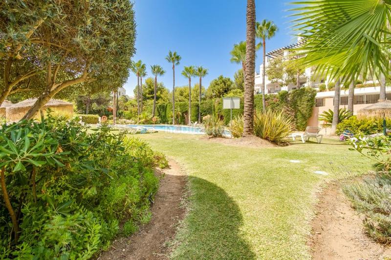 Foto 3b55b36b-94d3-4618-b16a-c1bc2f3b4cda. Location rez-de-chaussée avec piscine dans La Quinta Benahavís