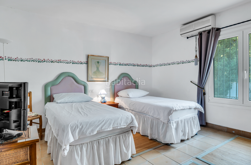 Foto 29554677-d9ae-47a3-a440-da8b760f0398. Chalet with parking pool in La Concha - Resina Golf Estepona