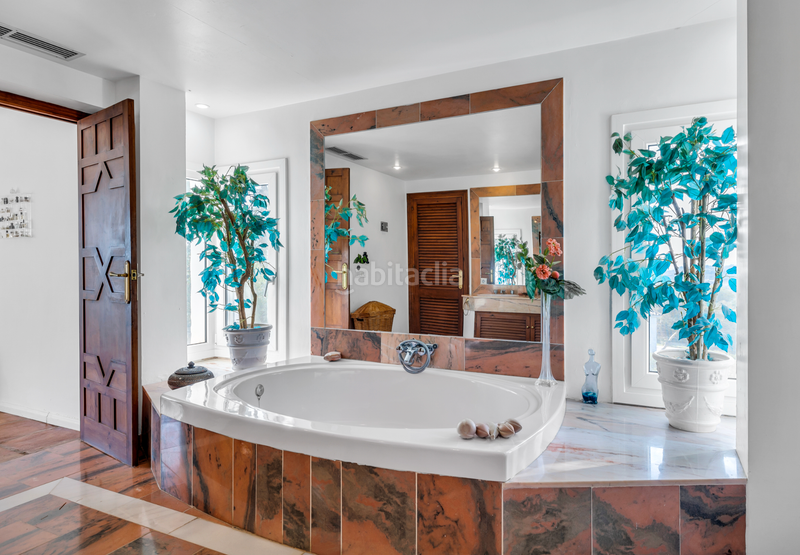 Foto 47ce9bb1-8984-4bc3-a21f-43c9c1ee82a0. Chalet with parking pool in La Concha - Resina Golf Estepona