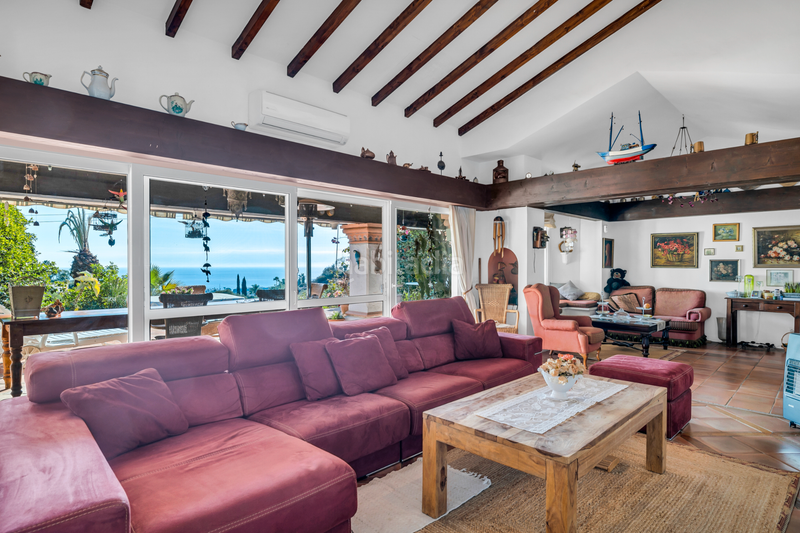 Foto 63329fb3-84c3-4dd0-b694-78a07fcc4cf6. Chalet with parking pool in La Concha - Resina Golf Estepona