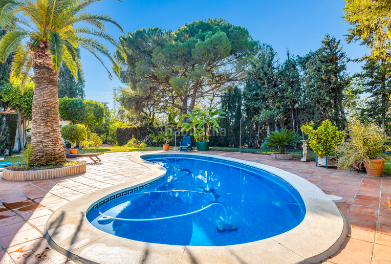 Foto 67318292-9487-4b9d-ac9a-df1569a15e54. Chalet with parking pool in La Concha - Resina Golf Estepona