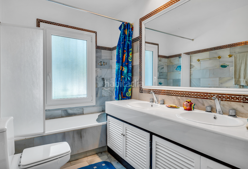 Foto 79cfc12b-8567-4d9f-a253-1123082b6b32. Chalet with parking pool in La Concha - Resina Golf Estepona