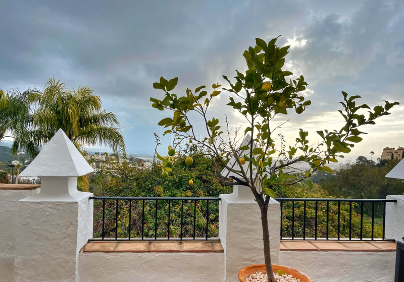 Foto 074b366c-0c0a-4f38-a26a-43f4a31c2a5b. Lloguer pis amb xemeneia piscina a La Quinta Benahavís