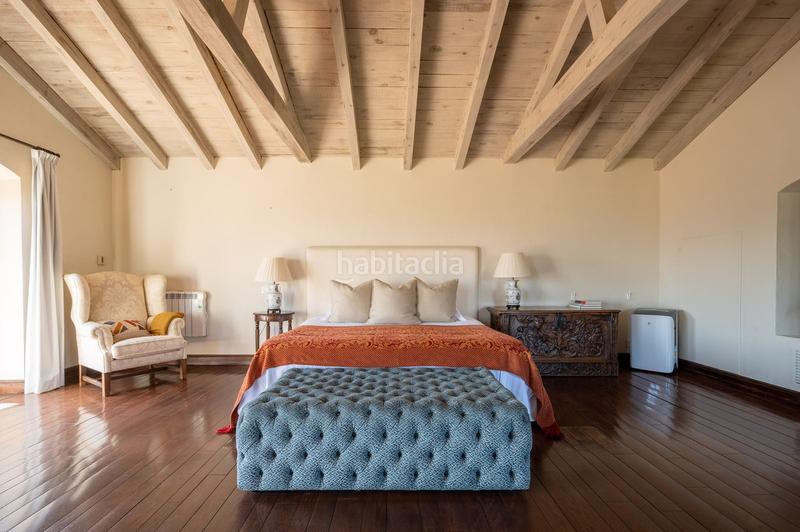 Foto c34a5dfe-836c-460a-8520-e2bb5ad34c4b. Lloguer xalet amb xemeneia aparcament piscina a El Madroñal Benahavís