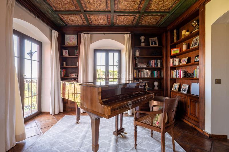 Foto 36f2a303-3970-4062-881e-8dc174542412. Location chalet avec cheminée parking piscine dans El Madroñal Benahavís