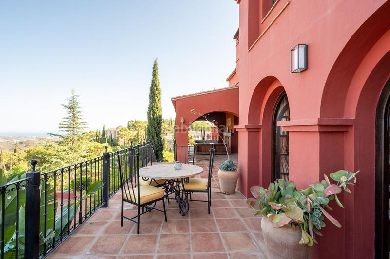 Foto d1db371e-94a5-48c0-8666-65b271a67941. Location chalet avec cheminée parking piscine dans El Madroñal Benahavís