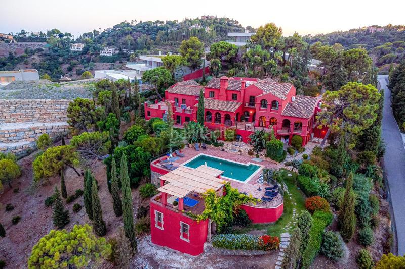 Foto b7b2f304-c5a3-41e8-8c87-c6df5d5e34a4. Miete chalet mit kamin parking pool in El Madroñal Benahavís