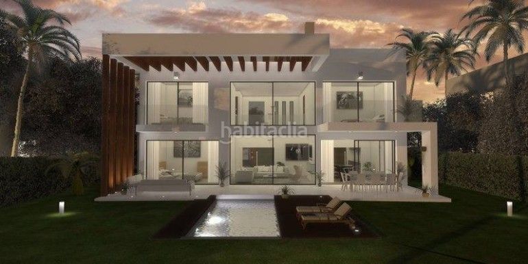 Foto 0721d275-b593-4c42-8024-9c6c7fb50f6e. Casa amb aparcament piscina a Centro Estepona