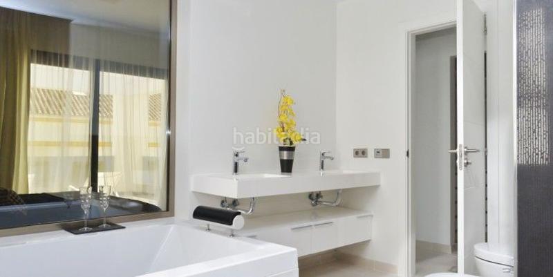 Foto 6c59f3d3-3951-4d49-be95-2d6dbf53ebf3. Maison jumelée avec piscine dans Romana Playa Marbella