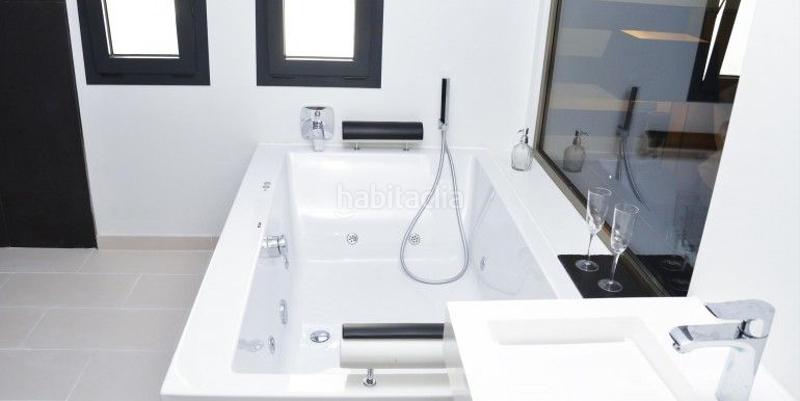 Foto 9f6510b1-6776-4fc8-b745-5718596a1818. Maison jumelée avec piscine dans Romana Playa Marbella