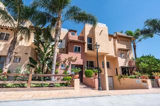 Casa adosada en N/a. Casa adosada en nueva andalucia para la venta condes de iza