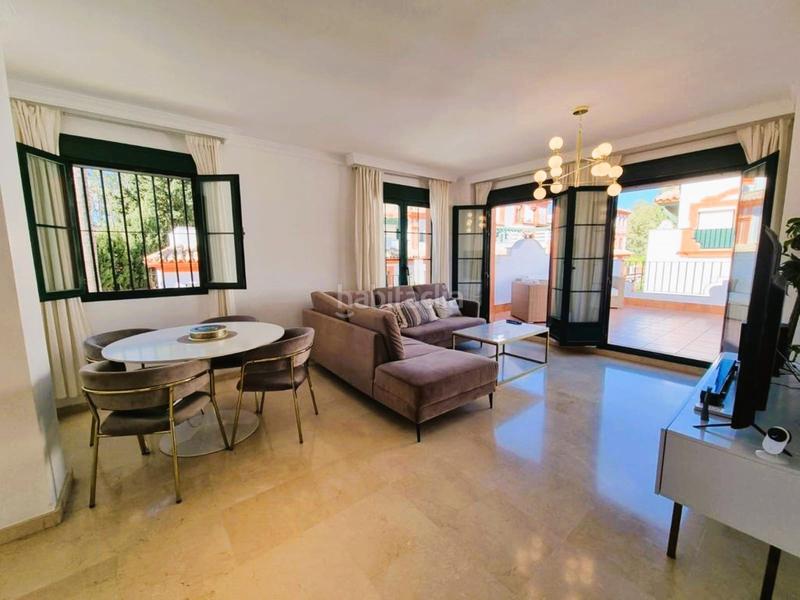 Foto 28e9b8f2-7379-4735-b2a8-8c89a33a2d44. Affitto duplex con piscina in Nueva Atalaya Estepona