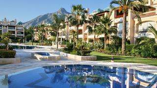 Alquiler Apartamento en N/a. Apartamento de 4 dormitorios en golden mile marbella