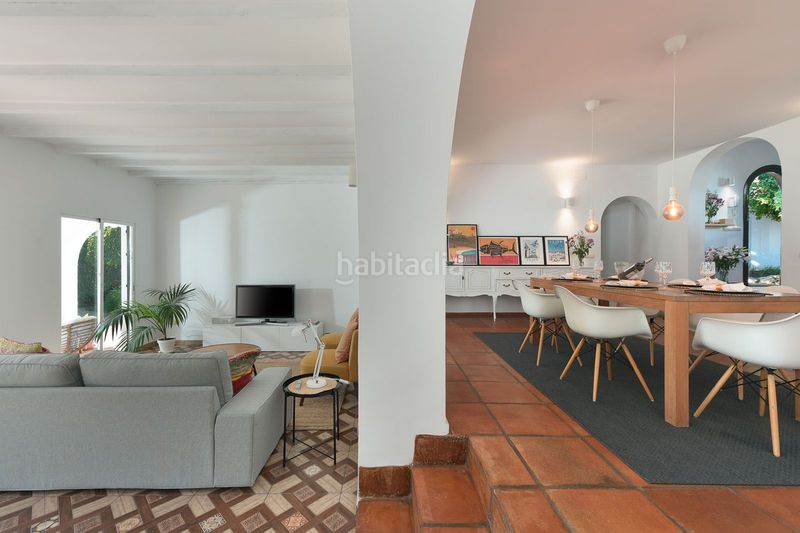 Foto dfc020ae-8638-4786-8499-b4314c040226. Xalet amb xemeneia piscina a Cabopino - Artola Marbella
