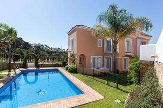Casa adosada en Urbanización aloha lake 20. Townhouse en aloha | oportunidad en nueva andalucía | casa adosa