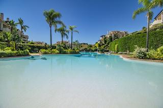 Apartament a Ctra. de benahavís km 3.7. Apartamento bajo de 4 dormitorios en capanes del golf, benahavis
