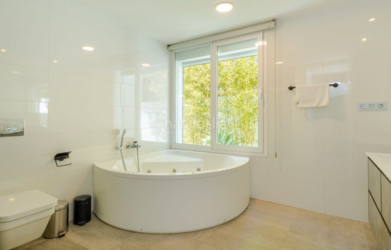 Foto 36f5991e-51de-4862-be2a-df71099687d3. Chalet avec parking piscine dans Las Brisas Marbella