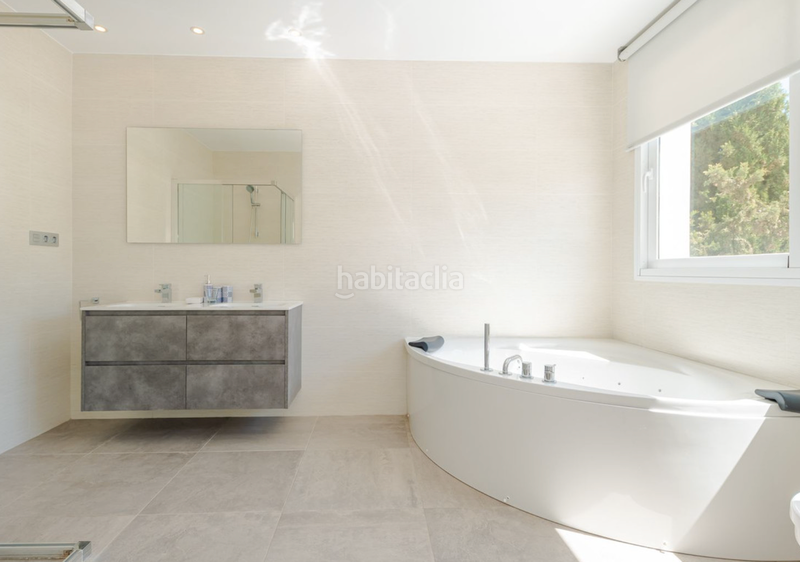 Foto 3ee6efb4-eb77-4f1b-92d3-57c146f6df35. Chalet avec parking piscine dans Las Brisas Marbella