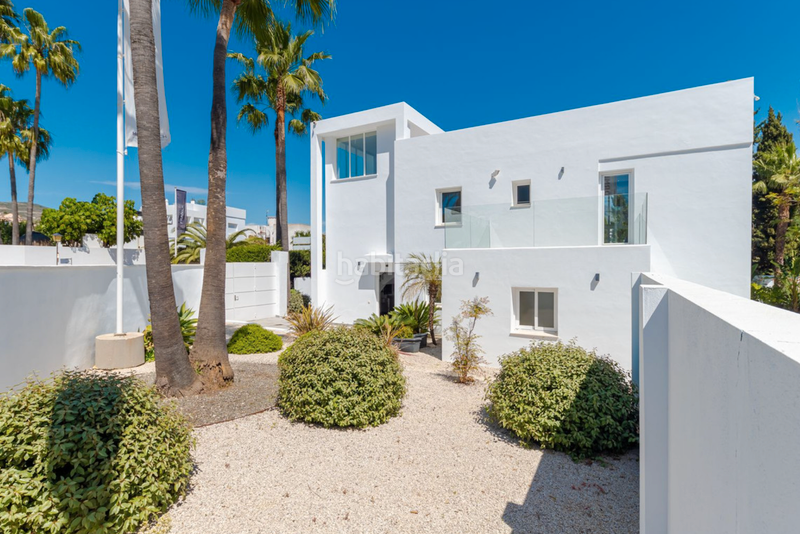 Foto 5145d1a5-d96b-4c90-ae7c-d9193dbc8948. Chalet avec parking piscine dans Las Brisas Marbella