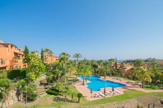 Casa adossada a N/a. Modern 3 bedroom townhouse in a private neighbourhood of paraiso