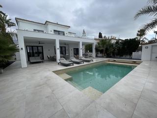 Rent House in Marbesa. Moderna casa recien reformada con 4 dormitorios en marbesa