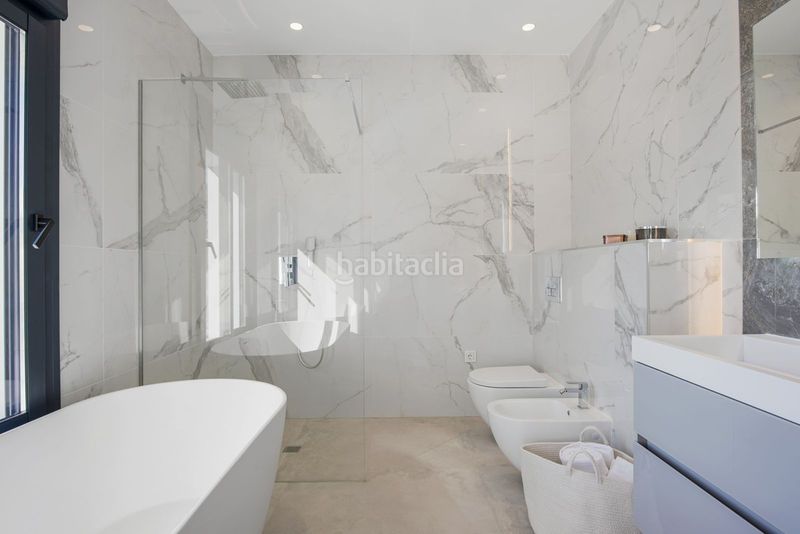 Foto d6d2bc6c-2275-4382-883a-786cc09a51b9. Xalet amb calefacció aparcament piscina a El Paraíso Benahavís