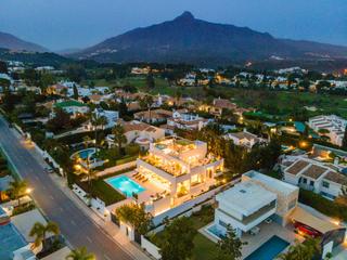 Xalet a Las Brisas. Espectacular moderna villa en venta en la mejor zona de nueva an