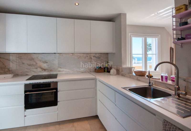 Foto 03fe8b2a-9b7d-464b-a81f-84cf91d00bc0. Casa a schiera con camino piscina in Guadalobón Estepona