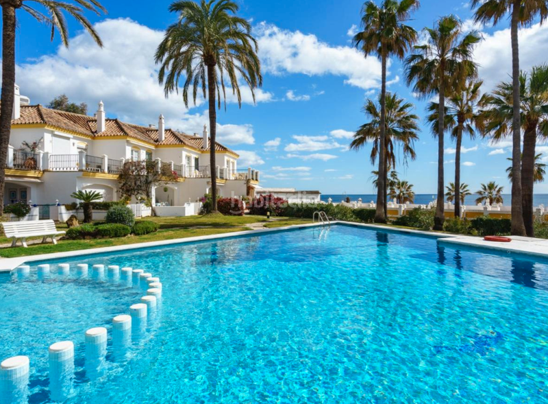 Foto 6af2a773-13b9-41e1-9469-97f12b4eb26c. Casa a schiera con camino piscina in Guadalobón Estepona