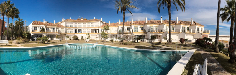 Foto b6eedd63-b29a-4b4e-b8dd-b5177d012c3f. Casa a schiera con camino piscina in Guadalobón Estepona