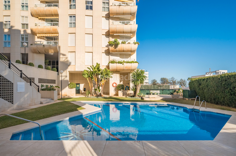 Foto a0d8e85e-5ddf-4cbd-9c58-be86c1026a4a. Apartamento piso en venta en primera linea en Playa Bajadilla - Puertos Marbella